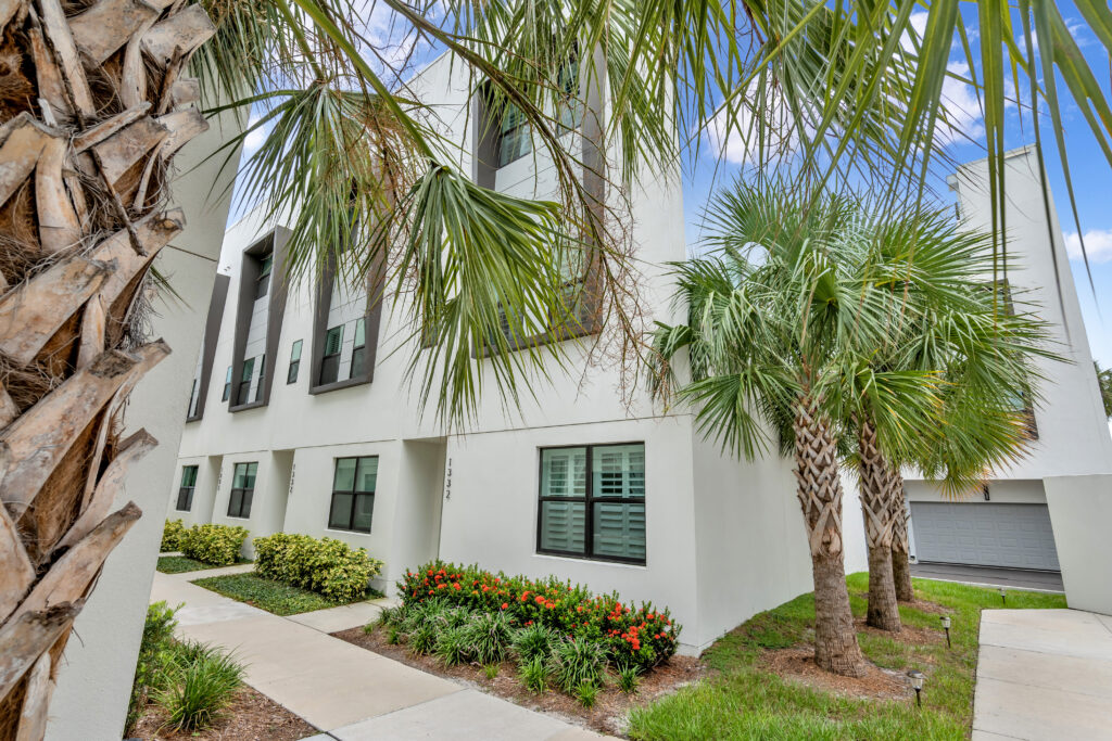 1332 W Gray St. Imot#10  Tampa, FL 33606